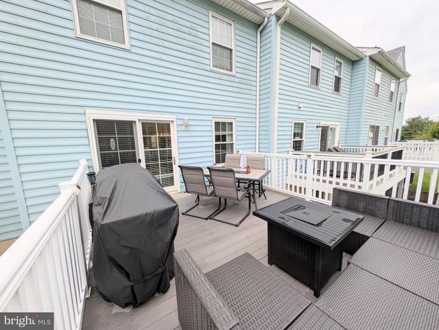 552 APPLEWOOD CT, Upper Chichester, PA 19014