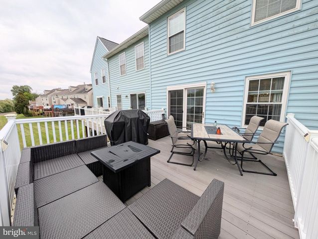 552 APPLEWOOD CT, Upper Chichester, PA 19014
