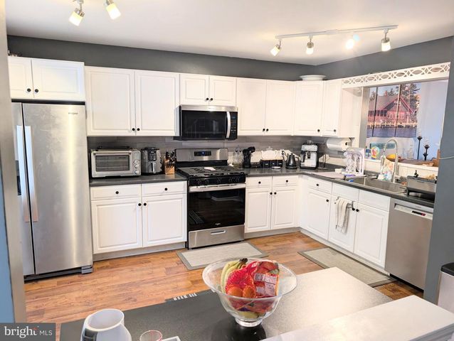 552 APPLEWOOD CT, Upper Chichester, PA 19014