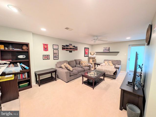 552 APPLEWOOD CT, Upper Chichester, PA 19014