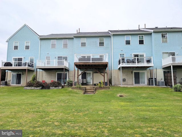 552 APPLEWOOD CT, Upper Chichester, PA 19014