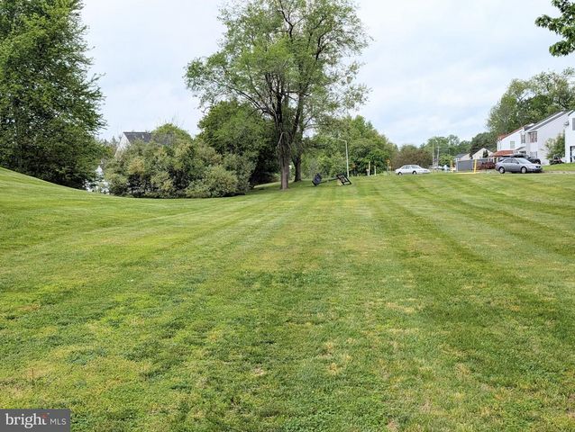 552 APPLEWOOD CT, Upper Chichester, PA 19014