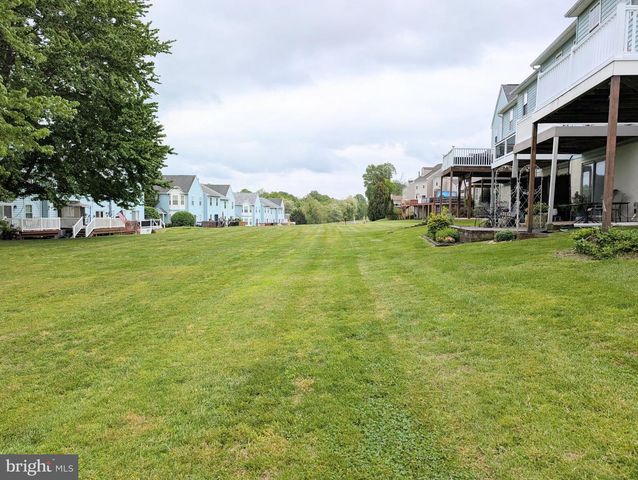 552 APPLEWOOD CT, Upper Chichester, PA 19014