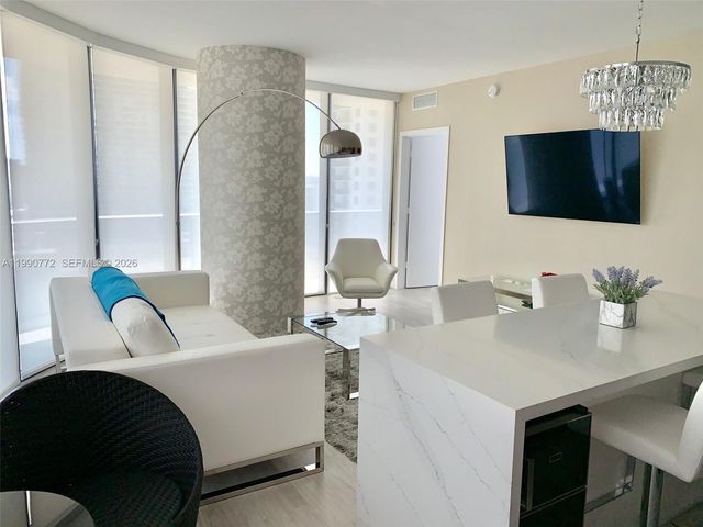 55 SW 9 St 2003, Miami, FL 33130