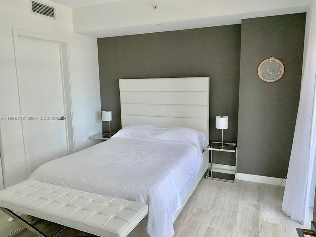 55 SW 9 St 2003, Miami, FL 33130