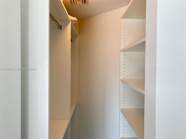 55 SW 9 St 2003, Miami, FL 33130