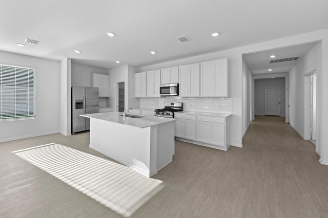 13212 Eastland DR, Mustang Ridge, TX 78610