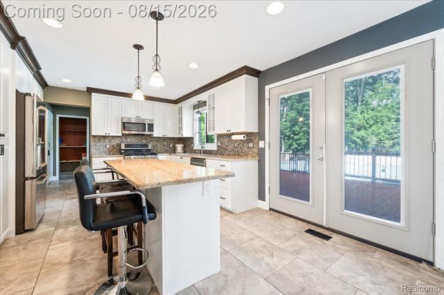 48952 Forest Drive, Shelby Charter Township, MI 48317
