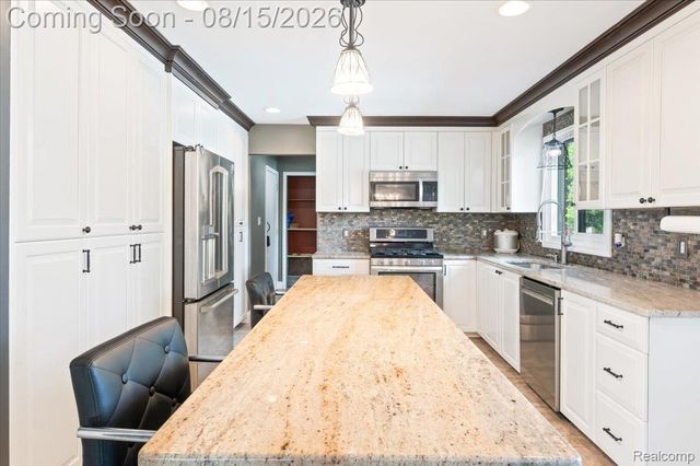 48952 Forest Drive, Shelby Charter Township, MI 48317