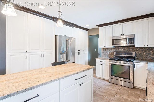 48952 Forest Drive, Shelby Charter Township, MI 48317