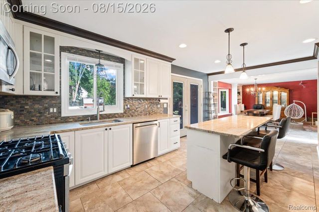 48952 Forest Drive, Shelby Charter Township, MI 48317
