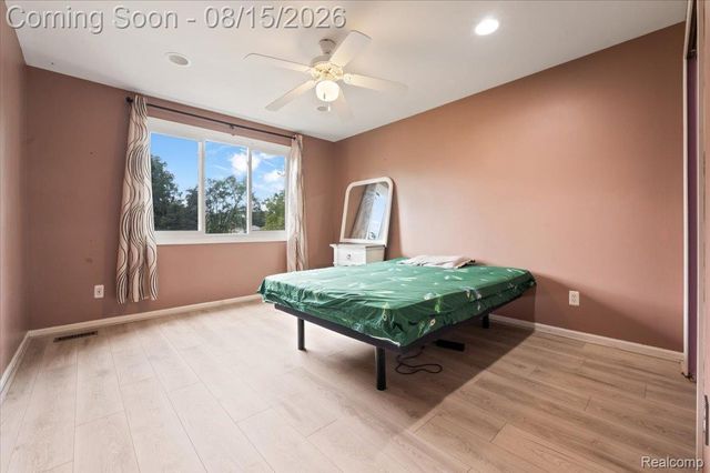 48952 Forest Drive, Shelby Charter Township, MI 48317