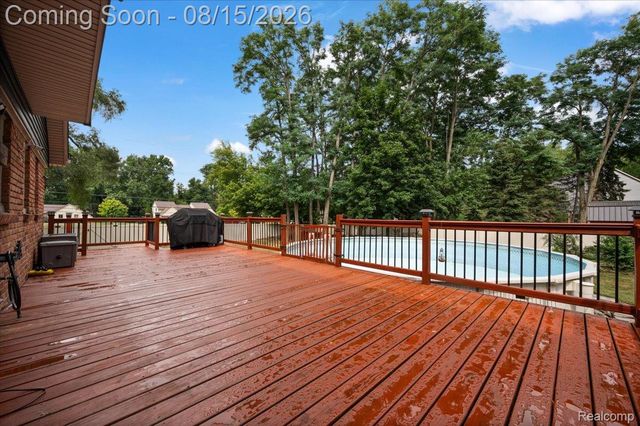 48952 Forest Drive, Shelby Charter Township, MI 48317