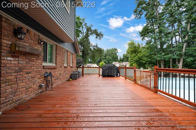 48952 Forest Drive, Shelby Charter Township, MI 48317