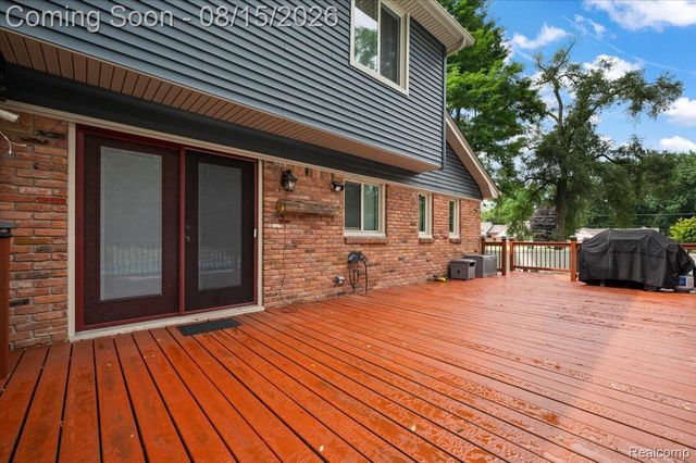 48952 Forest Drive, Shelby Charter Township, MI 48317