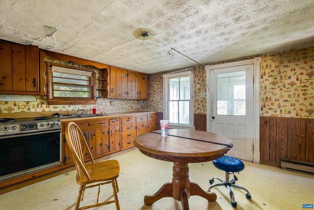 613 6TH ST, Shenandoah, VA 22849