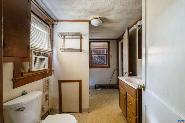 613 6TH ST, Shenandoah, VA 22849