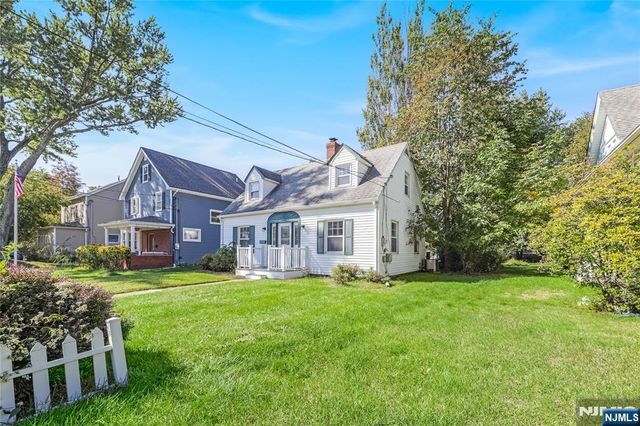 221 Paterson Avenue, Midland Park, NJ 07432