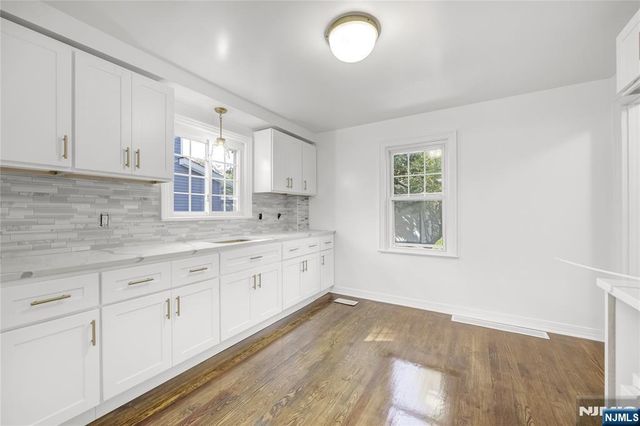 221 Paterson Avenue, Midland Park, NJ 07432