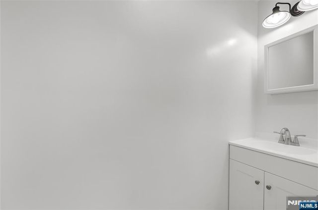 221 Paterson Avenue, Midland Park, NJ 07432