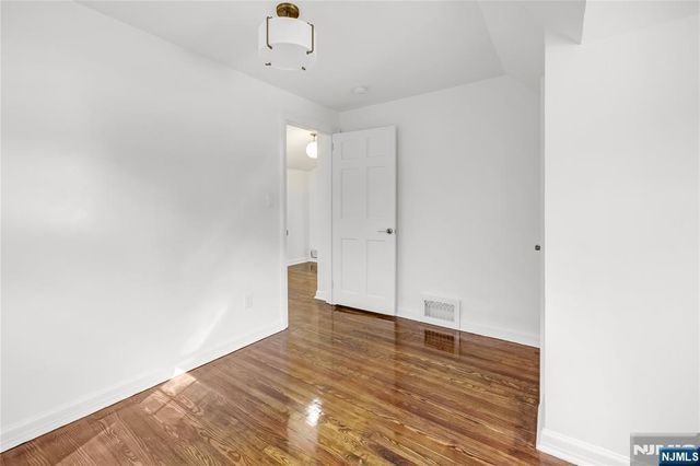 221 Paterson Avenue, Midland Park, NJ 07432