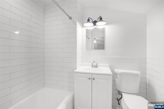 221 Paterson Avenue, Midland Park, NJ 07432