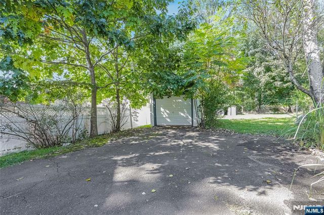 221 Paterson Avenue, Midland Park, NJ 07432