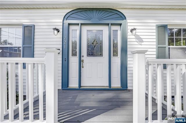 221 Paterson Avenue, Midland Park, NJ 07432