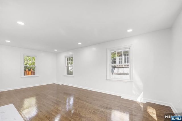 221 Paterson Avenue, Midland Park, NJ 07432