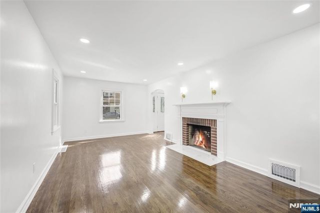 221 Paterson Avenue, Midland Park, NJ 07432