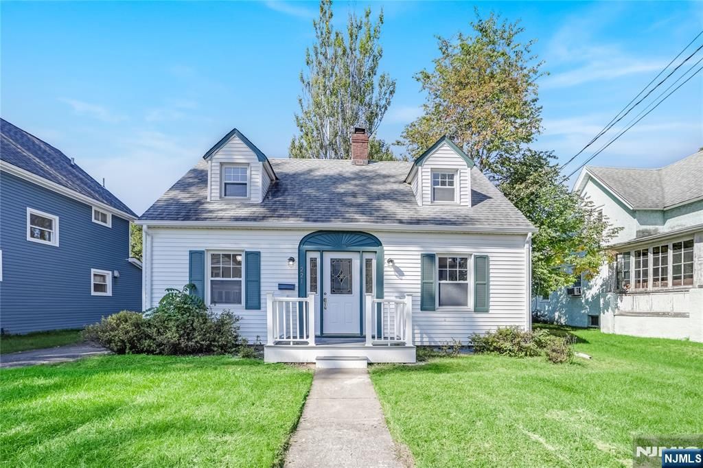 221 Paterson Avenue, Midland Park, NJ 07432