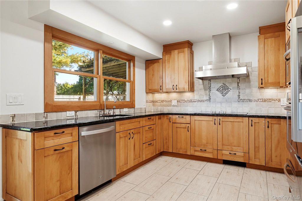 23 Dave Lane, South Setauket, NY 11720 — photo 4