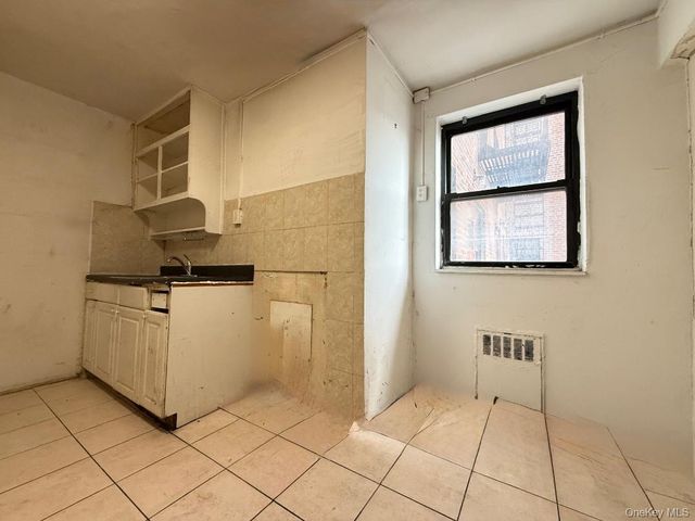 44-10 Macnish 1G, Elmhurst, NY 11373