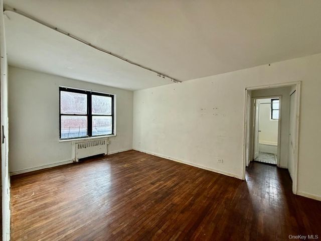 44-10 Macnish 1G, Elmhurst, NY 11373
