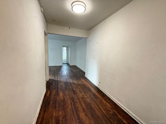 44-10 Macnish 1G, Elmhurst, NY 11373
