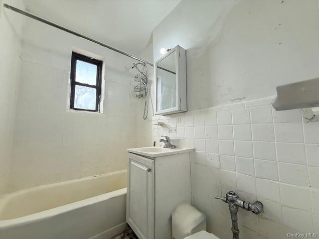 44-10 Macnish 1G, Elmhurst, NY 11373