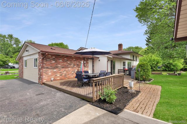 38243 Jonathan Street, Clinton Charter Township, MI 48036