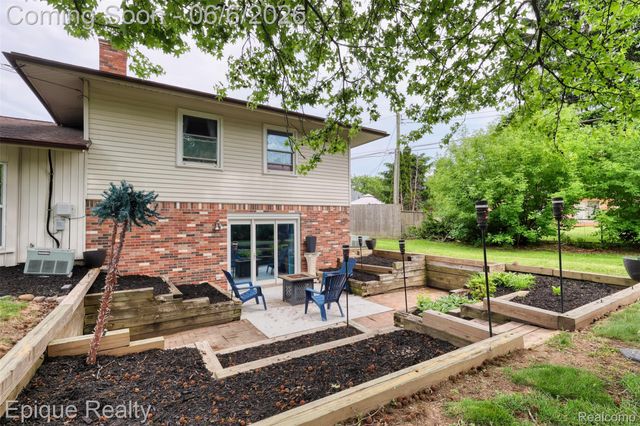 38243 Jonathan Street, Clinton Charter Township, MI 48036