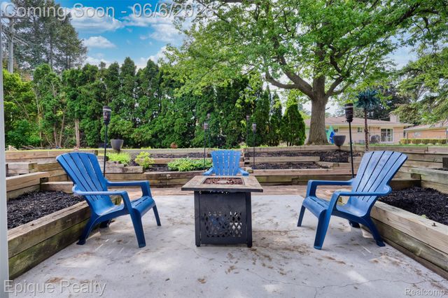 38243 Jonathan Street, Clinton Charter Township, MI 48036