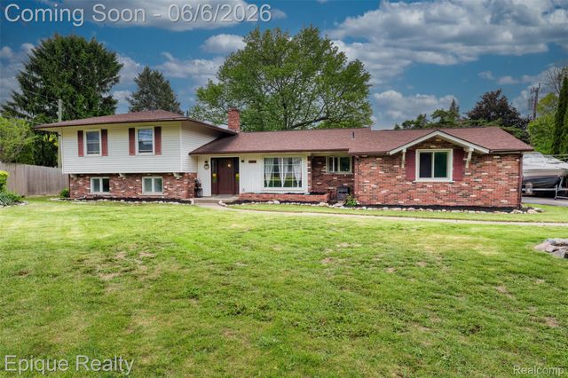 38243 Jonathan Street, Clinton Charter Township, MI 48036