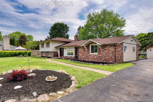 38243 Jonathan Street, Clinton Charter Township, MI 48036