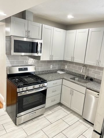 1 Ropes St. 4, Salem, MA 01970