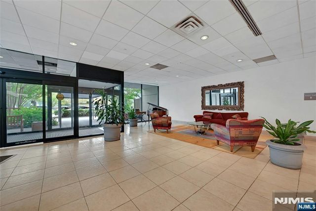 1077 River Road 1009, Edgewater, NJ 07020