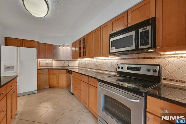 1077 River Road 1009, Edgewater, NJ 07020