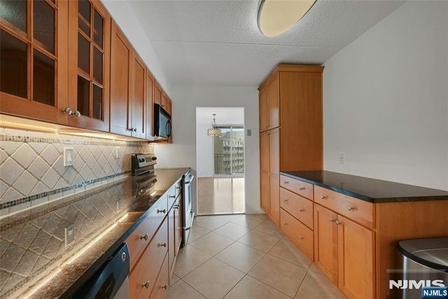 1077 River Road 1009, Edgewater, NJ 07020
