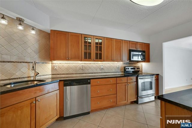 1077 River Road 1009, Edgewater, NJ 07020