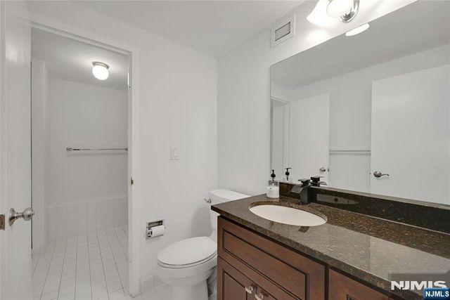 1077 River Road 1009, Edgewater, NJ 07020