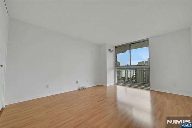 1077 River Road 1009, Edgewater, NJ 07020