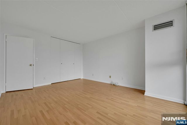 1077 River Road 1009, Edgewater, NJ 07020