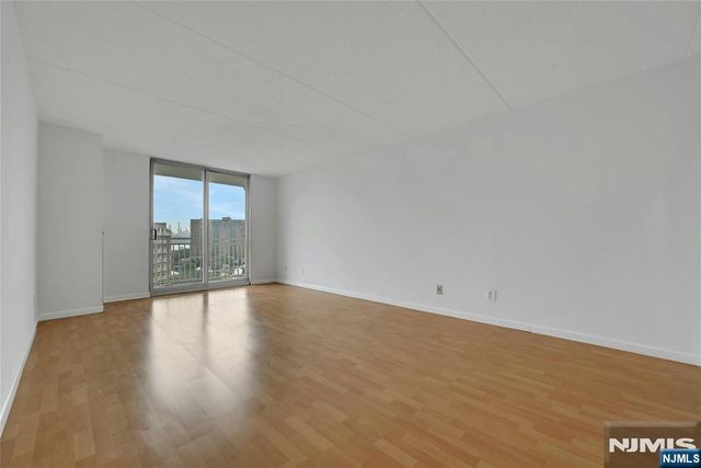 1077 River Road 1009, Edgewater, NJ 07020
